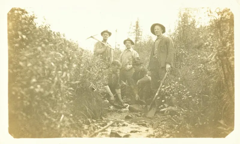 Gold diggers in Lapland, 1910