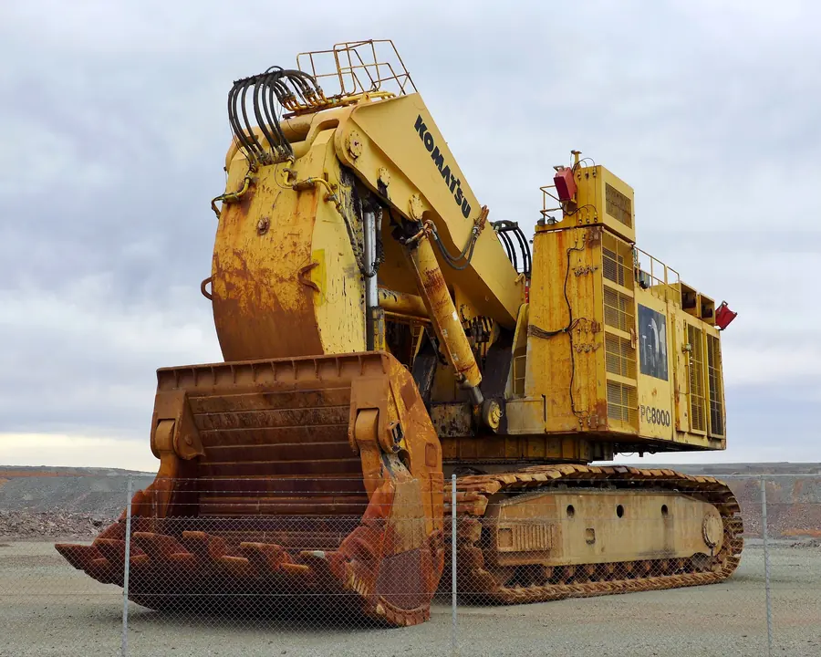 A Komatsu PC8000 hydraulic face shovel parked on the rim of the Super Pit